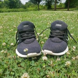 🌥Adidas cloud foam. woman size 6.🌥